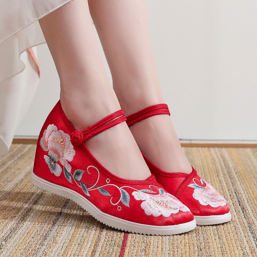 Wedge Heel Floral Embroidery Shoes