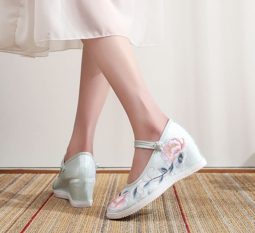 Wedge Heel Floral Embroidery Shoes