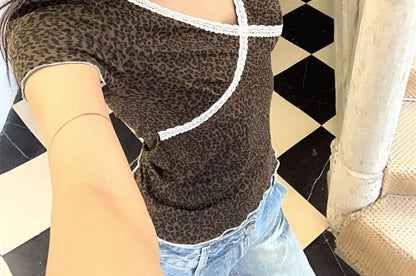 Short-Sleeve V-Neck Print Lace Trim Slim Fit Tee