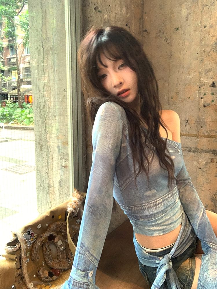 Long-Sleeve Asymmetrical Neck Print Crop Slim Fit Tee