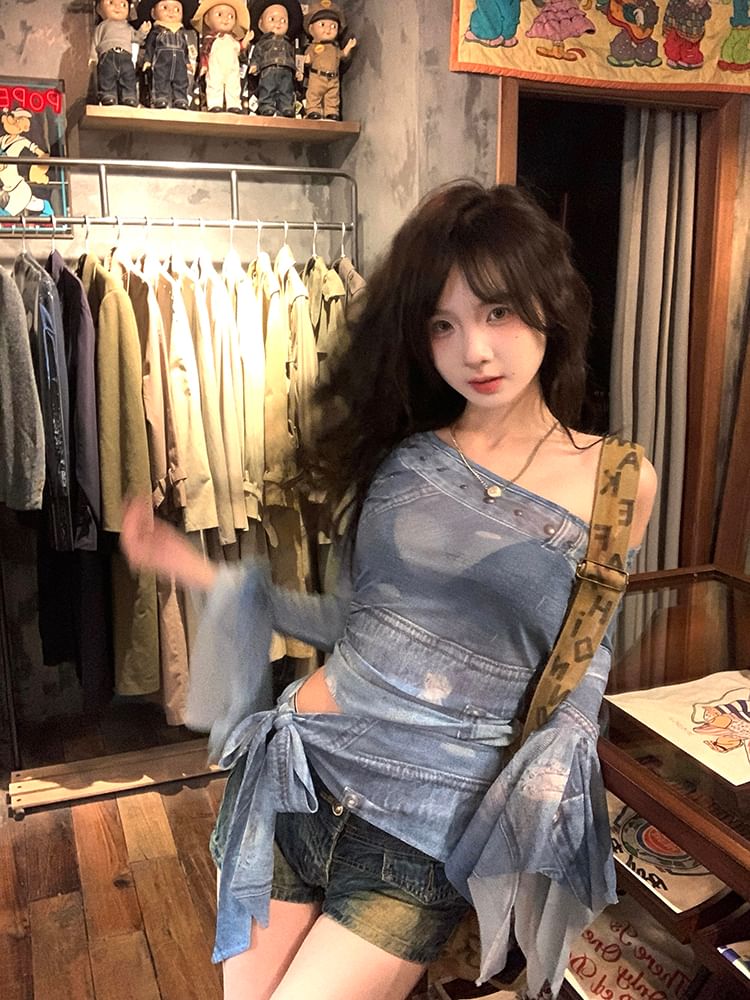 Long-Sleeve Asymmetrical Neck Print Crop Slim Fit Tee