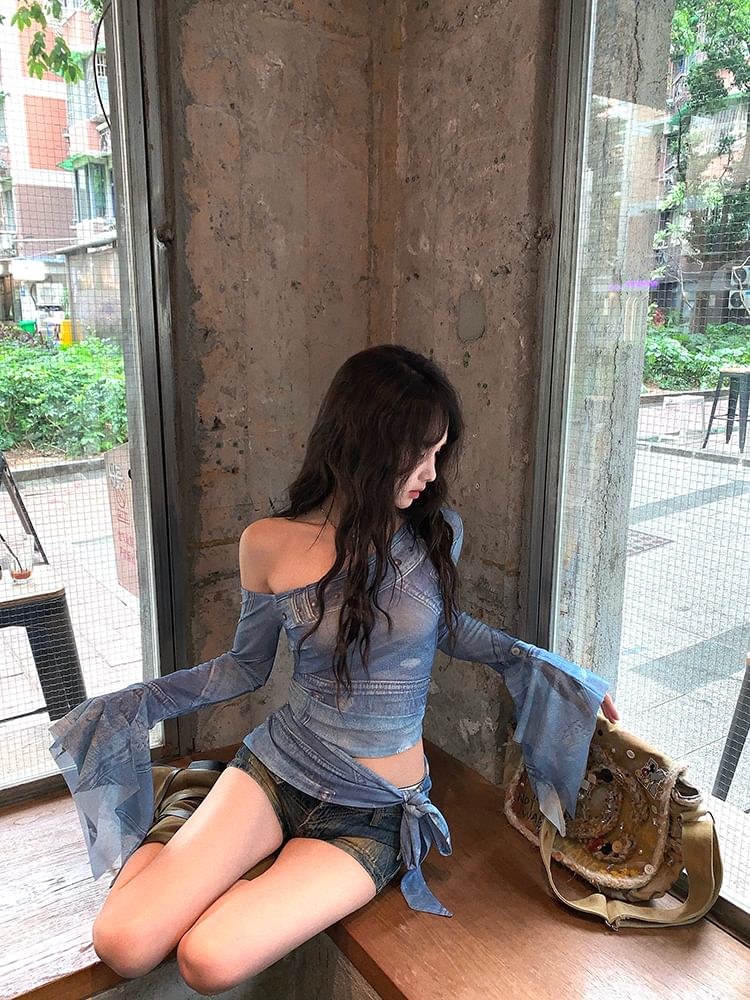 Long-Sleeve Asymmetrical Neck Print Crop Slim Fit Tee