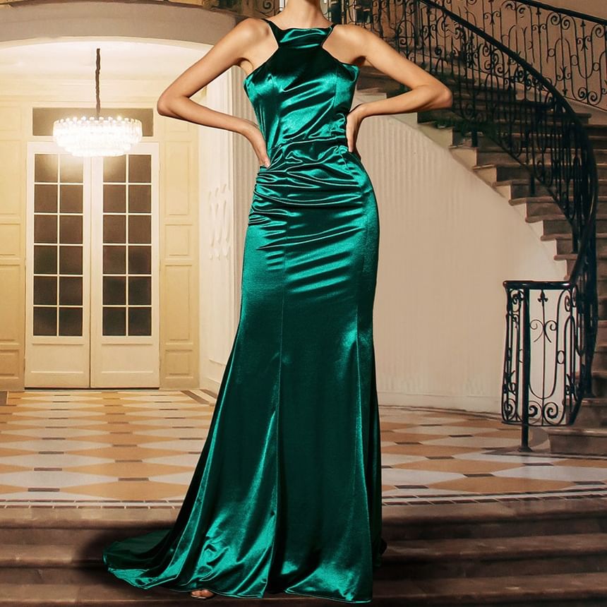 Evening Halter Gown Neck Plain Back Mermaid Open Trained