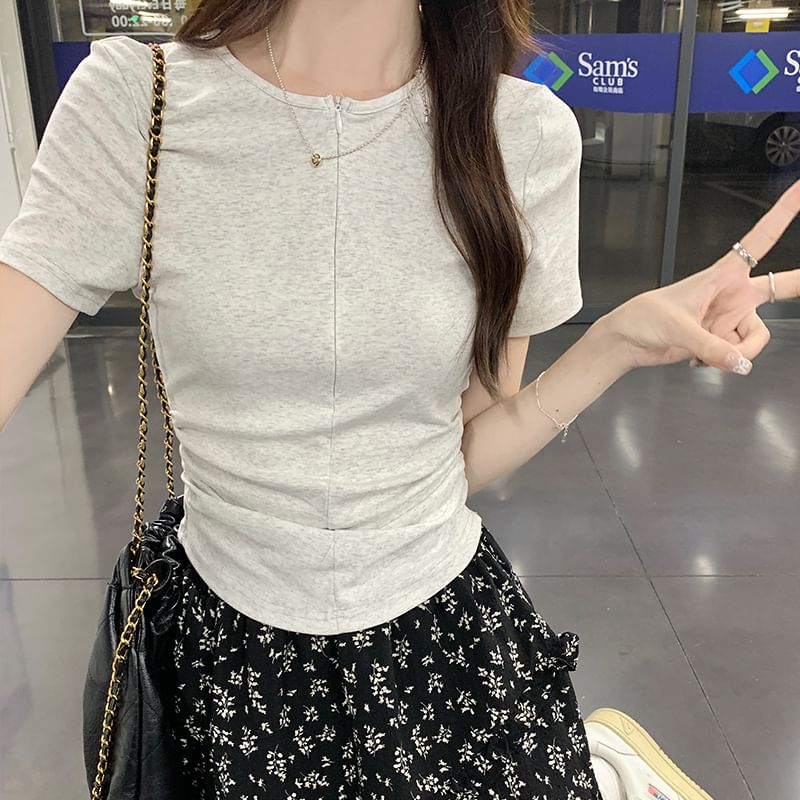 Short-Sleeve Round Neck Ruched Half-Zip Slim Fit T-Shirt