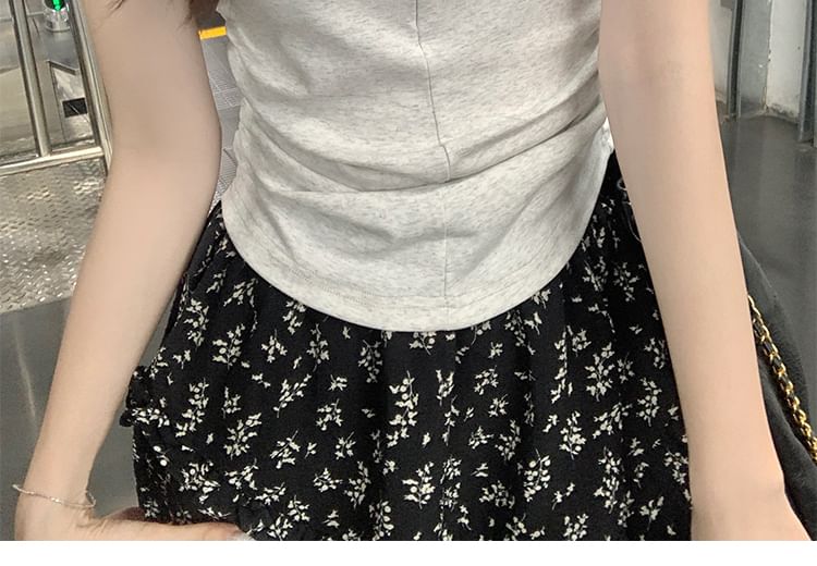 Short-Sleeve Round Neck Ruched Half-Zip Slim Fit T-Shirt