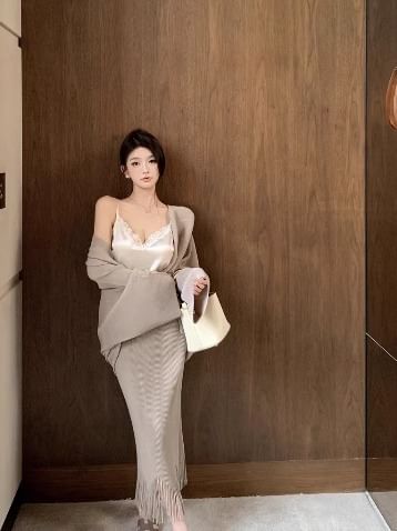 V-Neck Plain Lace Trim Camisole Top / Plain Open Front Jacket / High Waist Fringe Maxi Pencil Skirt