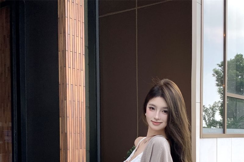 V-Neck Plain Lace Trim Camisole Top / Plain Open Front Jacket / High Waist Fringe Maxi Pencil Skirt