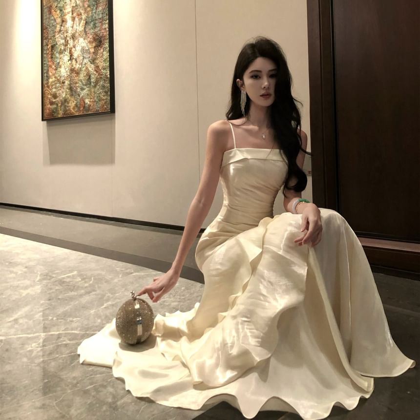 Spaghetti Strap Plain Ruffle Trim Tiered A-Line Evening Gown