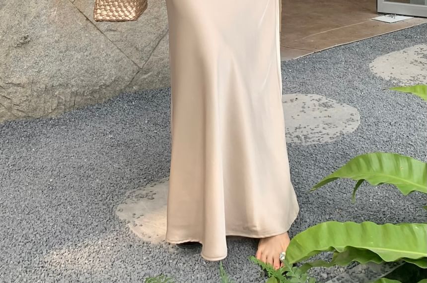 High Rise Plain Maxi H-Line Skirt