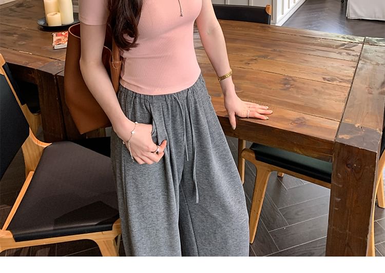 Short-Sleeve Round Neck Plain Slim Fit Tee