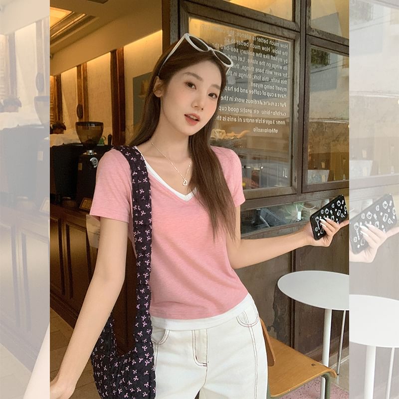 Mock Two-Piece Short-Sleeve V-Neck Contrast Trim Tee