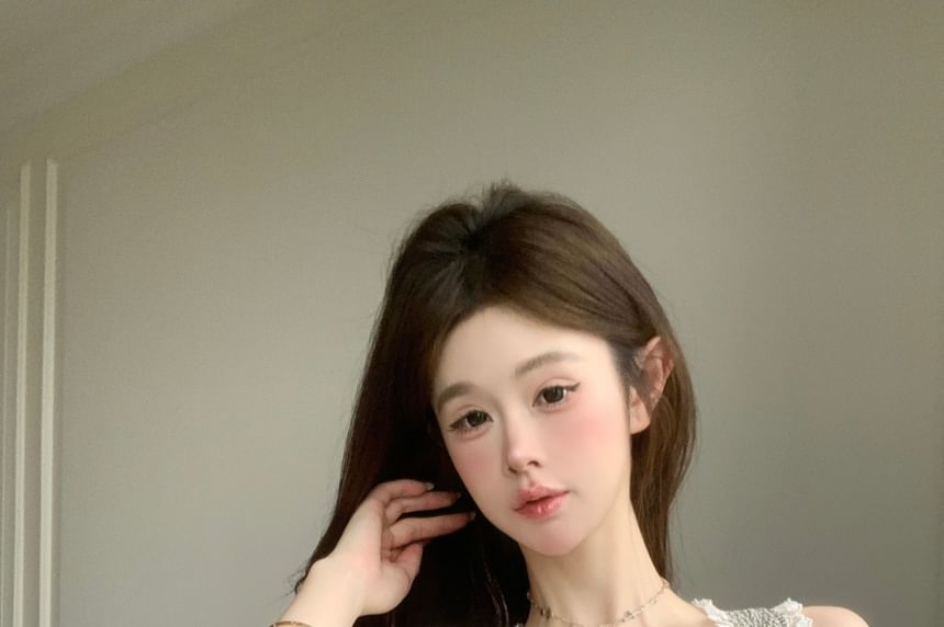 Scoop Neck Lace Trim Crop Slim Fit Tank Top