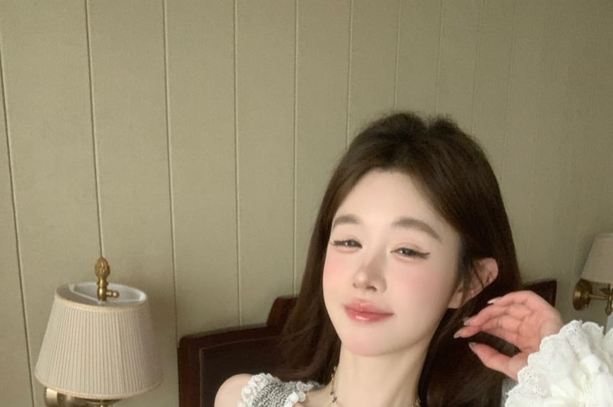 Scoop Neck Lace Trim Crop Slim Fit Tank Top