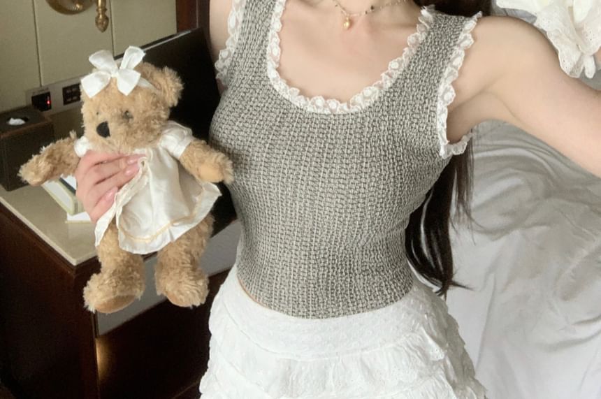 Scoop Neck Lace Trim Crop Slim Fit Tank Top