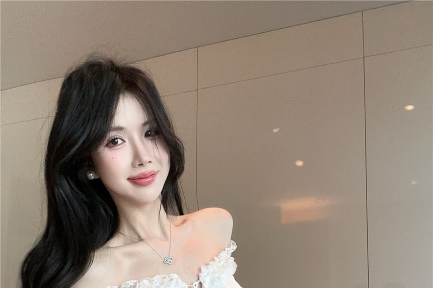 Fit Top Ruffle Asymmetrical Lace Lace-Up Slim Trim Camisole