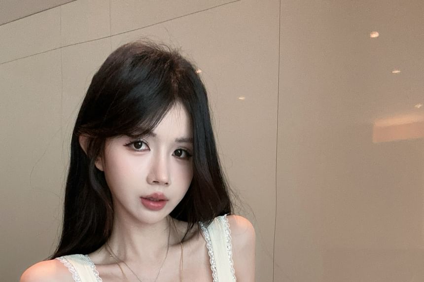 Square Neck Lettering Lace Trim Crop Slim Fit Tank Top