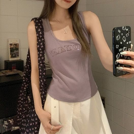 Scoop Neck Lettering Slim Fit Tank Top