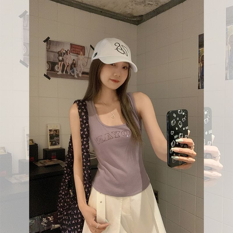 Scoop Neck Lettering Slim Fit Tank Top