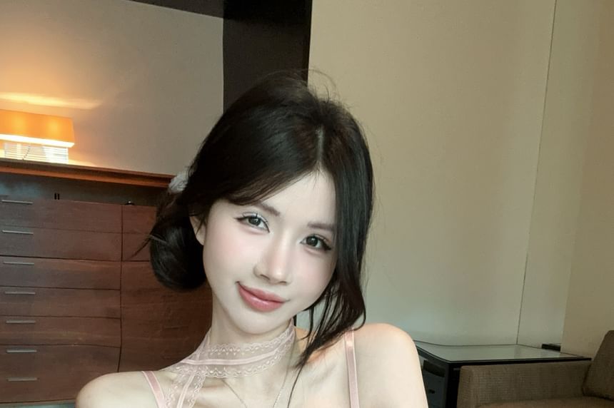 Floral Lace Padded Crop Cami Top