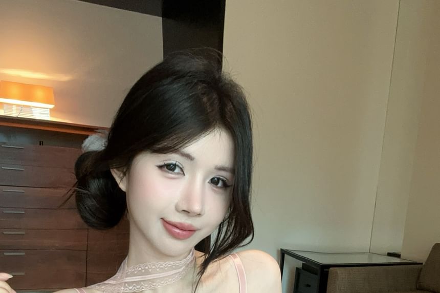 Floral Lace Padded Crop Cami Top