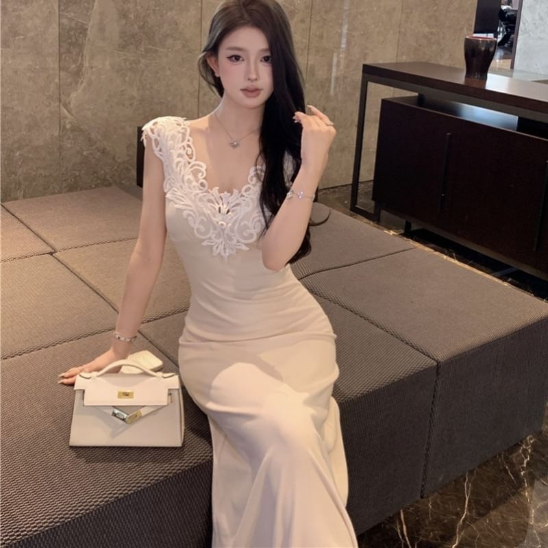 Sleeveless V-Neck Lace Panel Maxi Mermaid Dress