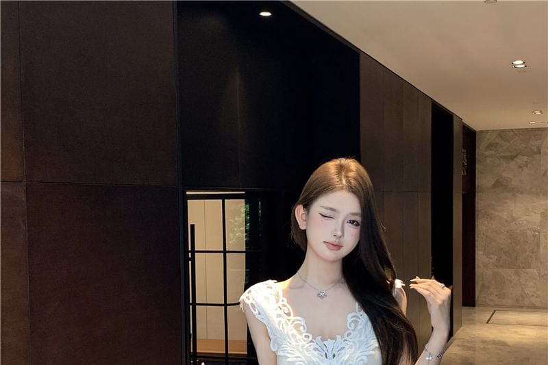 Sleeveless V-Neck Lace Panel Maxi Mermaid Dress