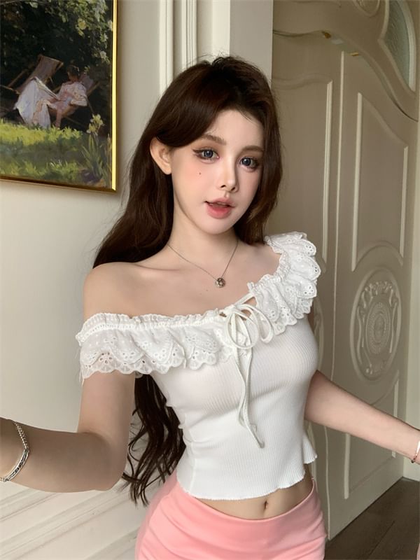 Short-Sleeve Off-Shoulder Plain Lace Trim Cropped T-Shirt