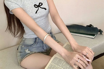 Short-Sleeve Round Neck Bow Print Cropped T-Shirt