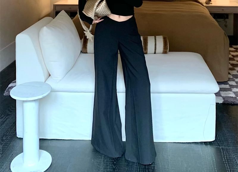 Long-Sleeve Off-Shoulder Plain Studded Cropped T-Shirt / Low Rise Flared Pants