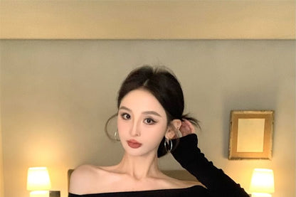 Long-Sleeve Off-Shoulder Plain Studded Cropped T-Shirt / Low Rise Flared Pants