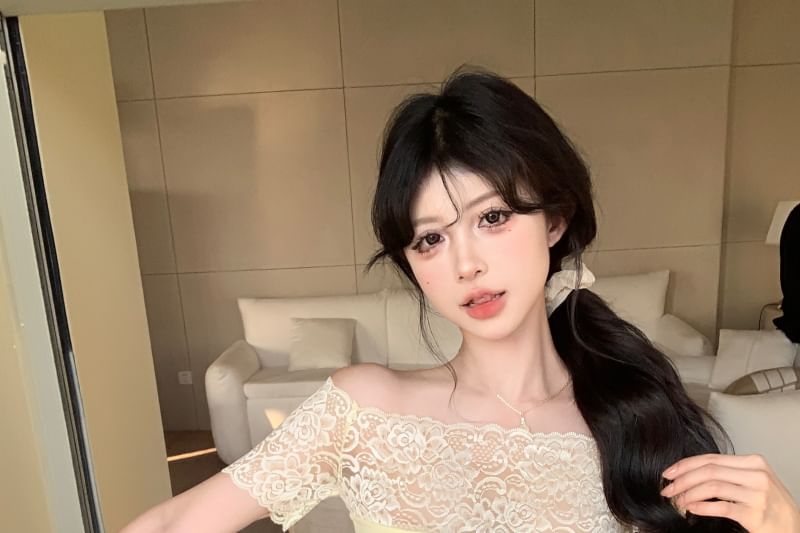 Short-Sleeve Off-Shoulder Plain Lace Trim Tee / High Rise Floral Mini Pencil Skirt