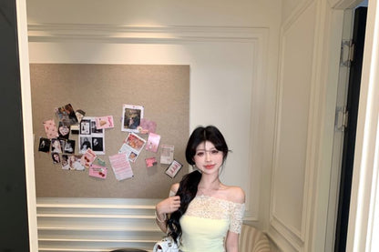 Short-Sleeve Off-Shoulder Plain Lace Trim Tee / High Rise Floral Mini Pencil Skirt