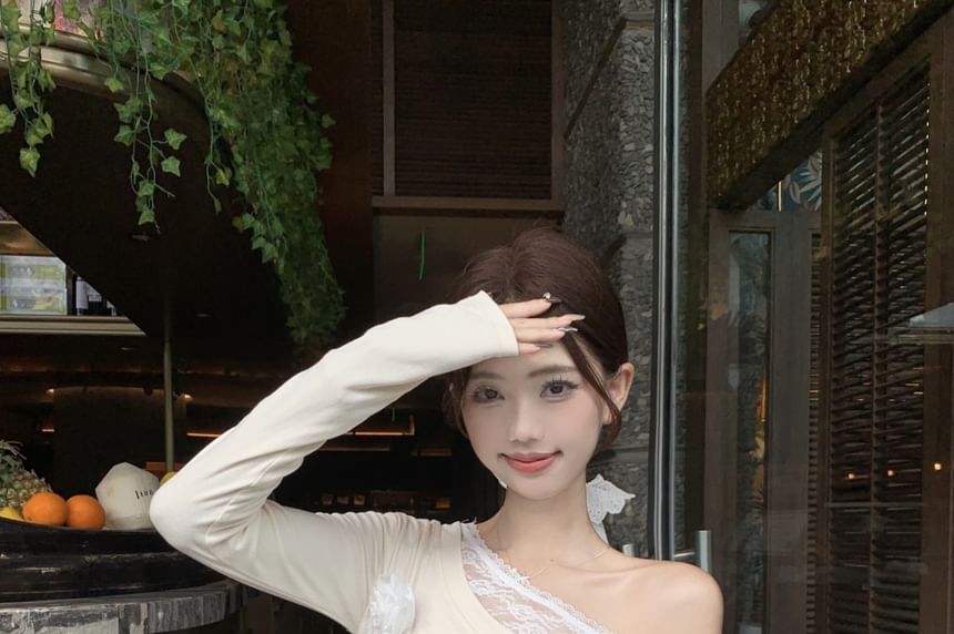 Long-Sleeve One-Shoulder Plain Asymmetrical Lace Trim Ruched Tee / High Rise Maxi A-Line Skirt