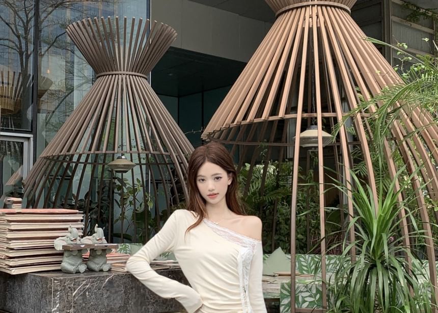 Long-Sleeve One-Shoulder Plain Asymmetrical Lace Trim Ruched Tee / High Rise Maxi A-Line Skirt