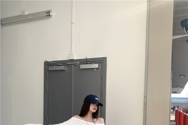 Long-Sleeve Off Shoulder Plain Crop T-Shirt / Mini A-Line Skirt