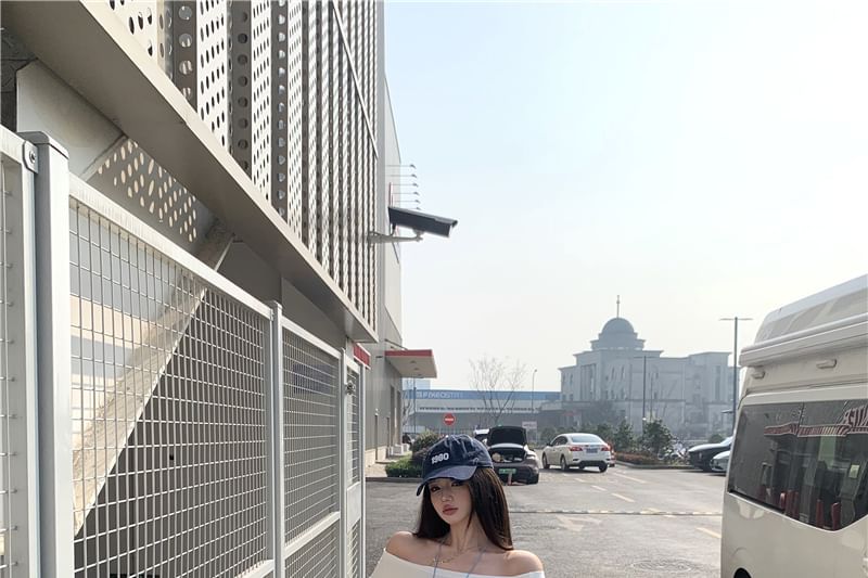 Long-Sleeve Off Shoulder Plain Crop T-Shirt / Mini A-Line Skirt