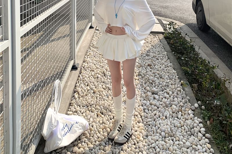 Long-Sleeve Off Shoulder Plain Crop T-Shirt / Mini A-Line Skirt