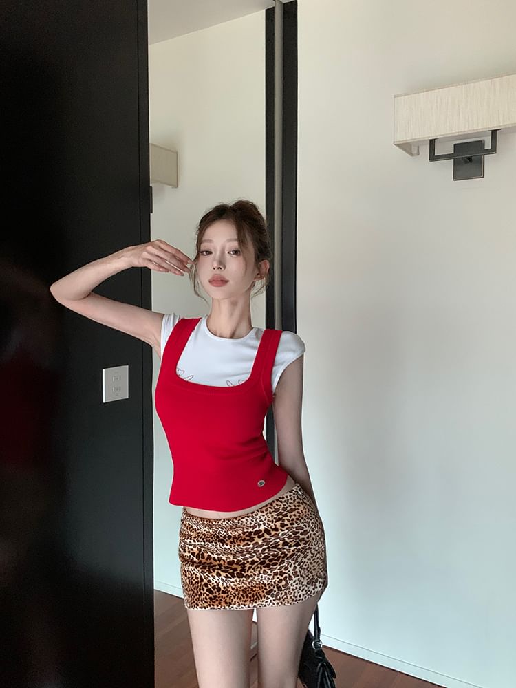 Cap Sleeve Round Neck Dog Print Tee / Square Neck Plain Knit Tank Top / Low Rise Leopard Print Mini Pencil Skirt