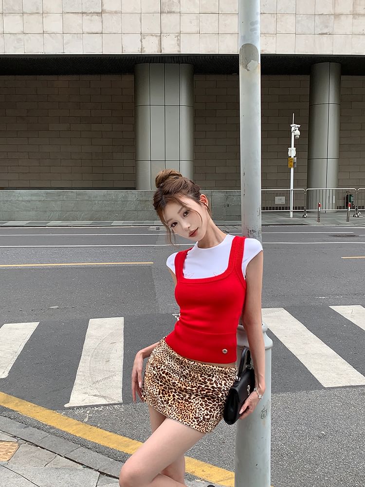 Cap Sleeve Round Neck Dog Print Tee / Square Neck Plain Knit Tank Top / Low Rise Leopard Print Mini Pencil Skirt
