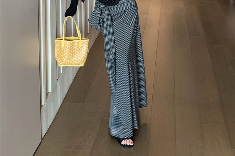 Scoop Neck Pinstriped Panel Lace Tank Top / Plain Cardigan / High Waist Plaid Tie-Up Maxi Pencil Skirt