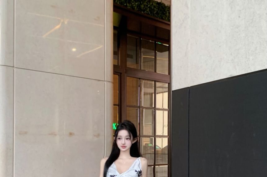 V-Neck Floral Print Slit Cami Top / High Rise Plain Maxi Pencil Skirt