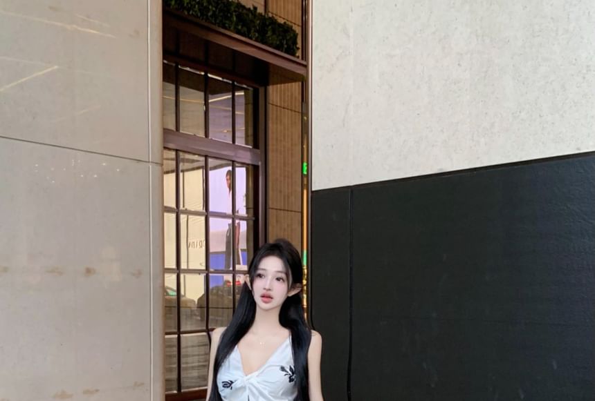 V-Neck Floral Print Slit Cami Top / High Rise Plain Maxi Pencil Skirt