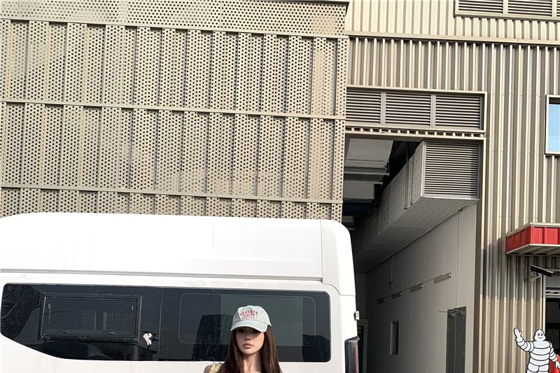 Plain Button Panel Lace Cami Top / Mid Waist Washed Panel Lace Wide Leg Cargo Jeans