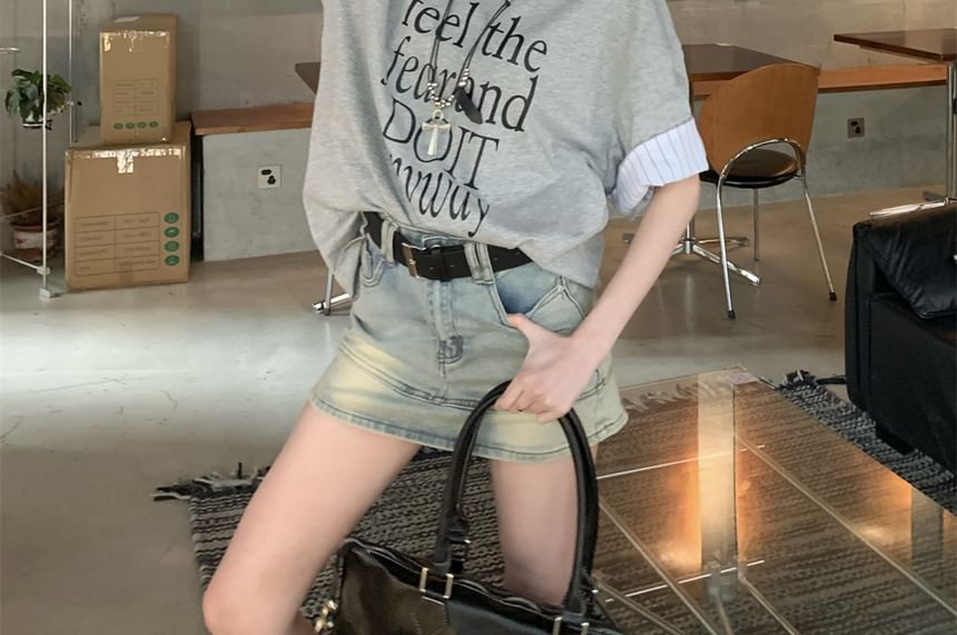 Short Sleeve Round Neck Lettering Print Striped Panel T-Shirt