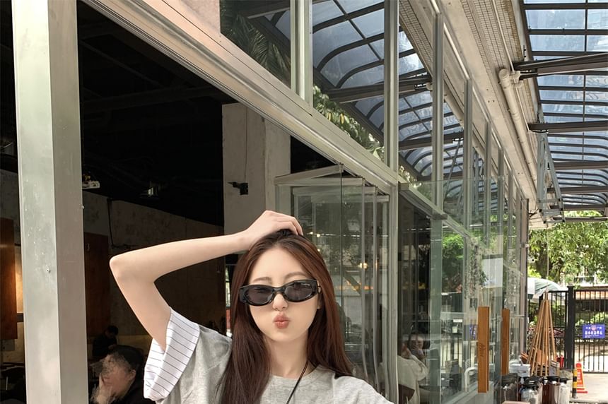 Short Sleeve Round Neck Lettering Print Striped Panel T-Shirt