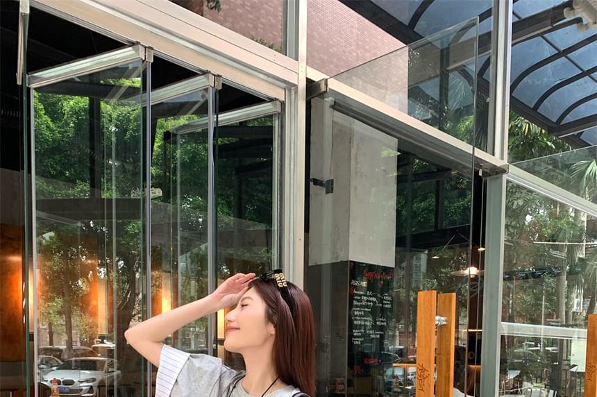 Short Sleeve Round Neck Lettering Print Striped Panel T-Shirt