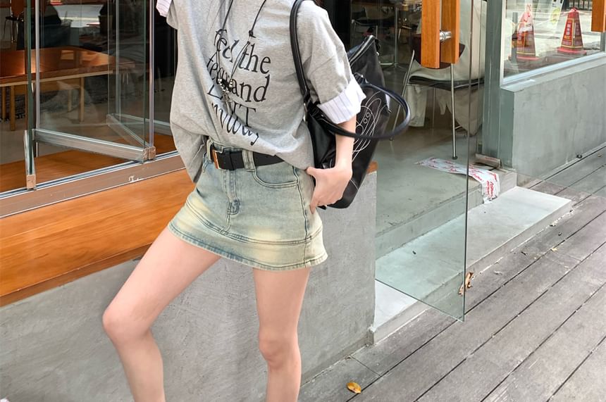 Short Sleeve Round Neck Lettering Print Striped Panel T-Shirt