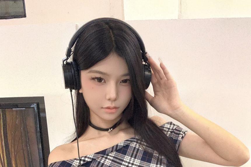 Short Sleeve Off Shoulder Plaid Top