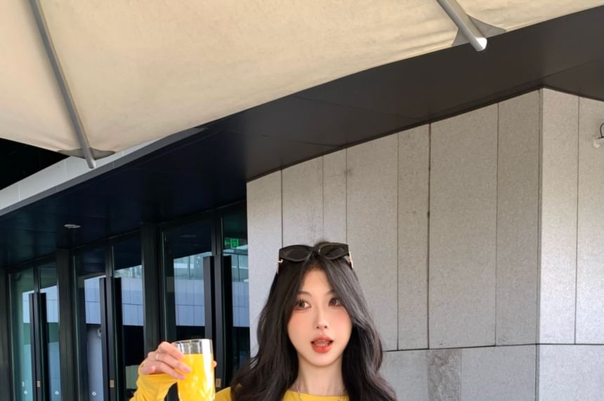 Set: Long-Sleeve Plain Crop T-Shirt + Mini Skirt