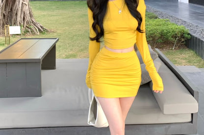 Set: Long-Sleeve Plain Crop T-Shirt + Mini Skirt